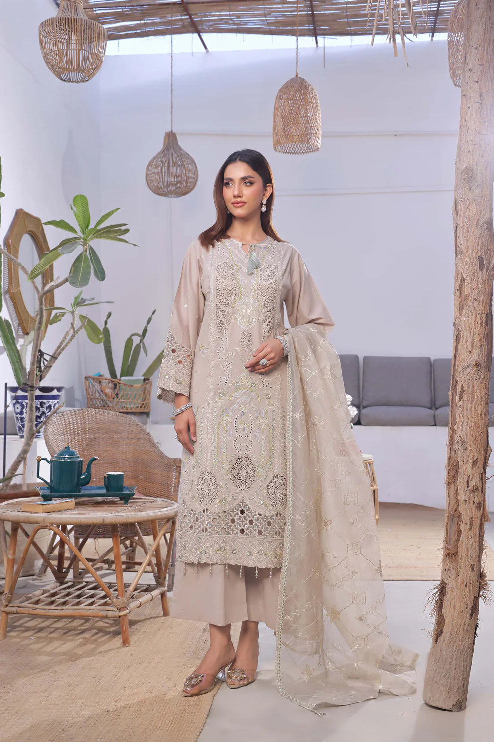 Guzel Lawn 3-Piece Embroidered Suit
