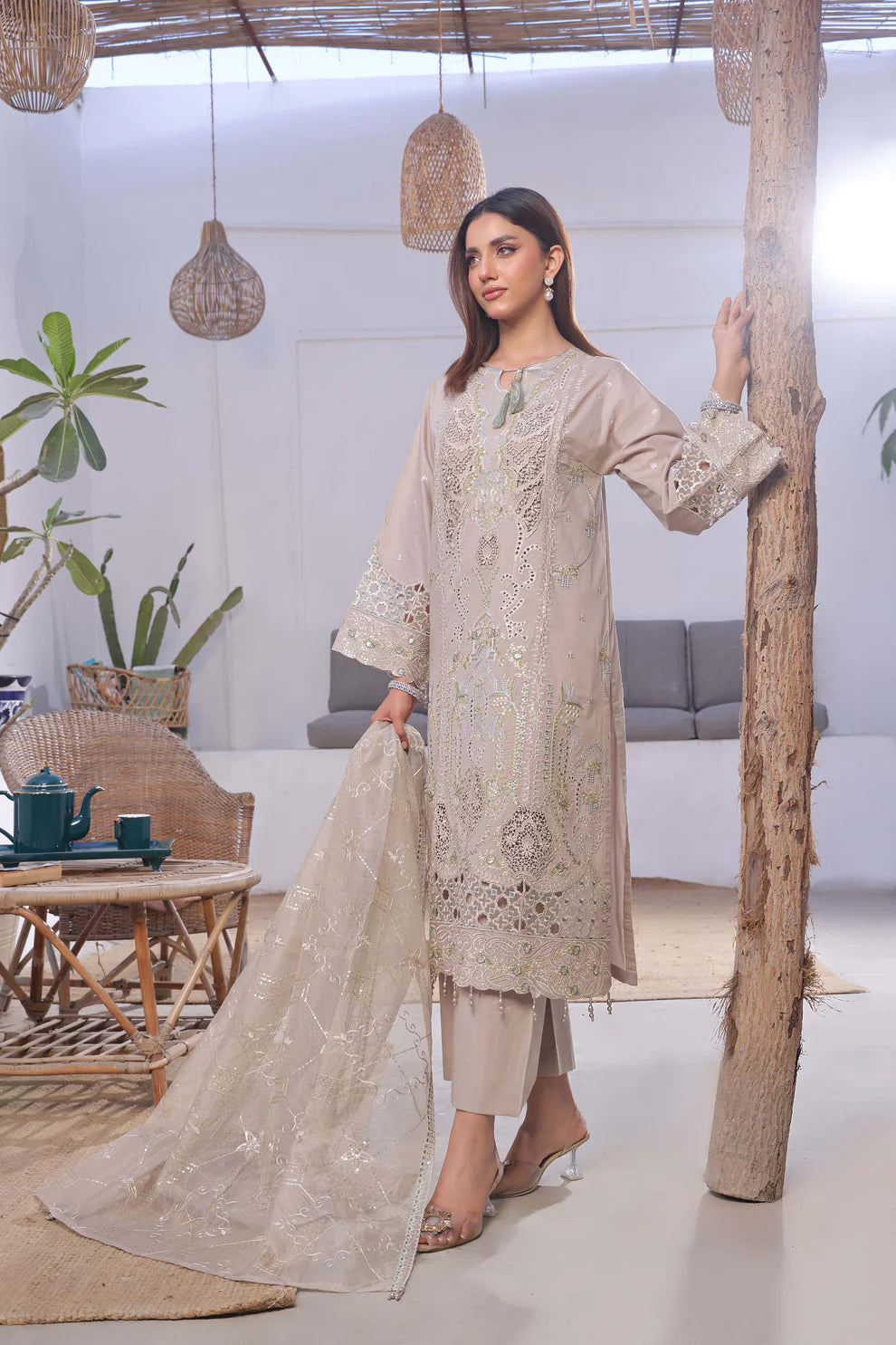 Guzel Lawn 3-Piece Embroidered Suit