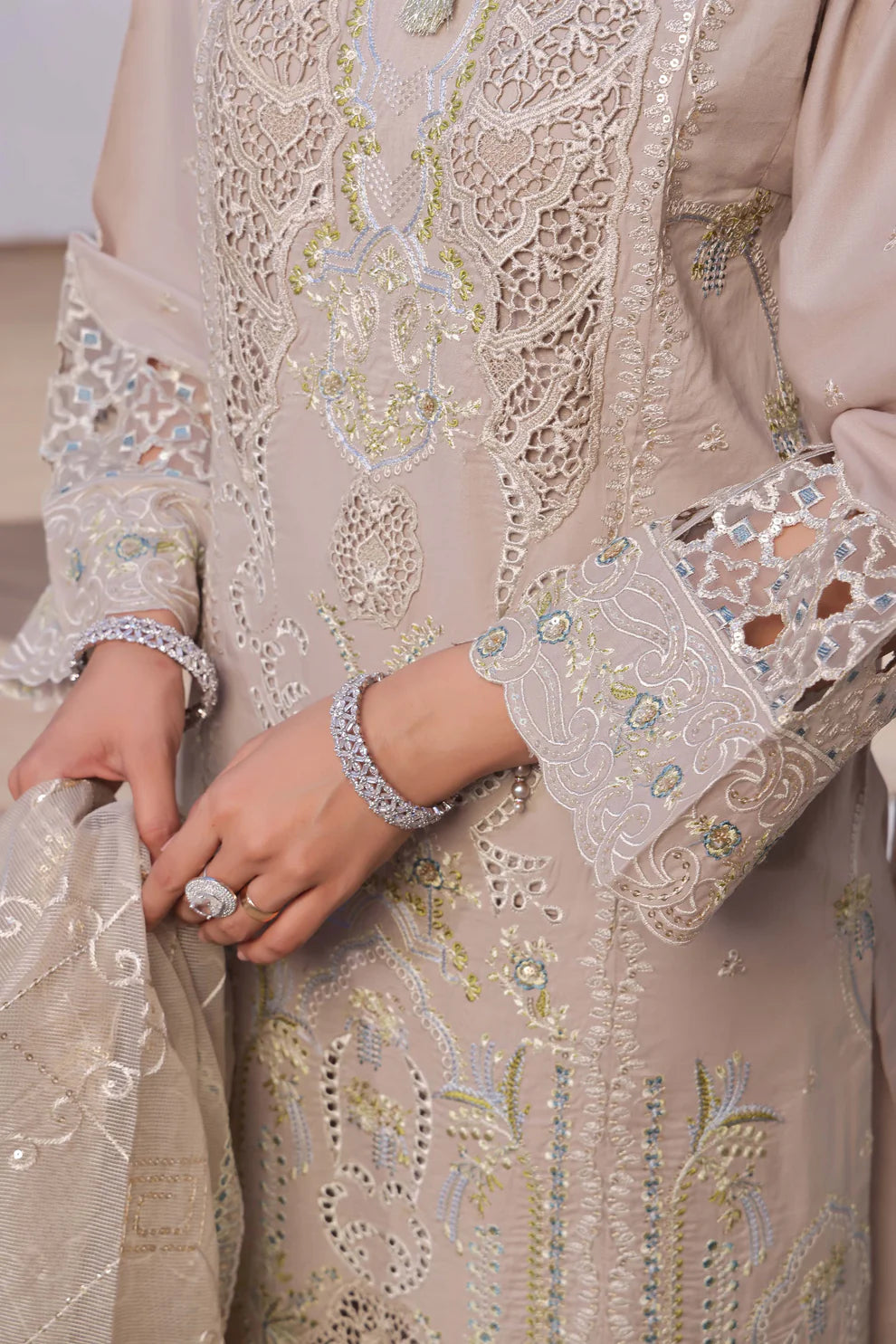 Guzel Lawn 3-Piece Embroidered Suit