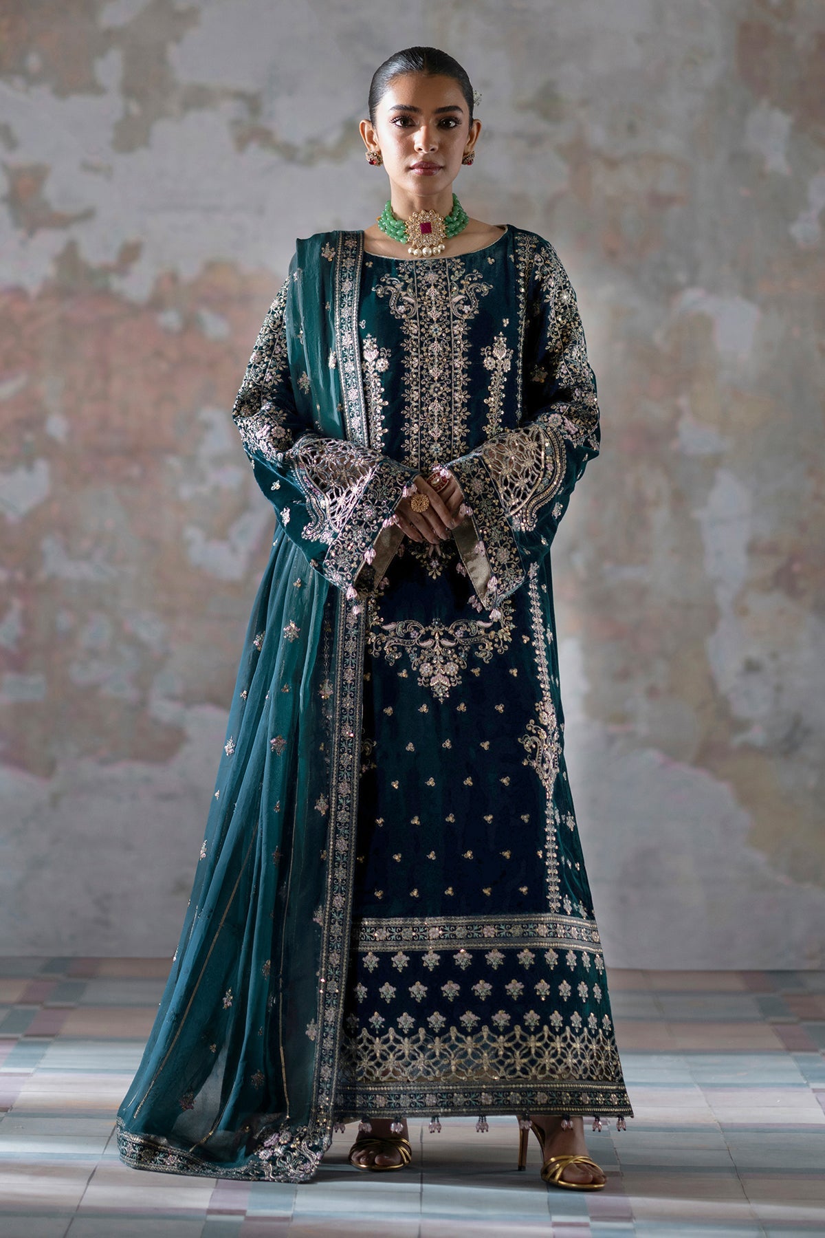 EMAAN ADEEL SAANJH LUXURY VELVET FORMAL '24 (01)