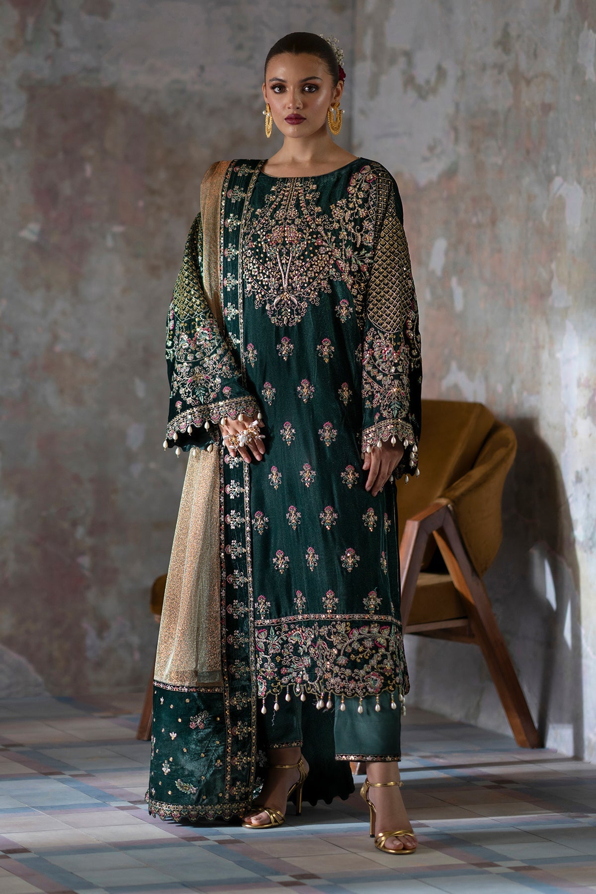 EMAAN ADEEL SAANJH LUXURY VELVET FORMAL '24 (06)