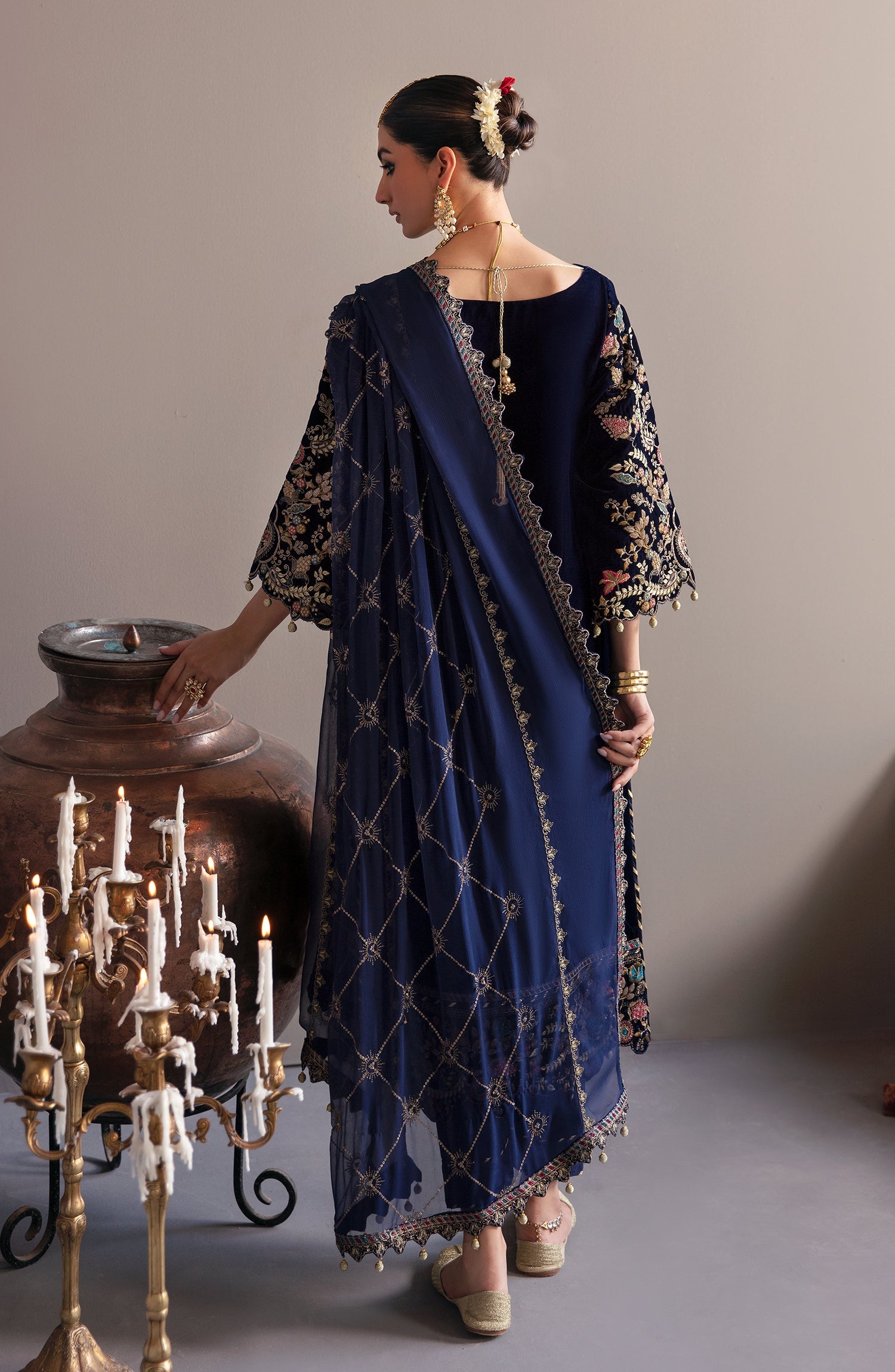 EMAAN ADEEL SAANJH LUXURY VELVET FORMAL '24 (09)