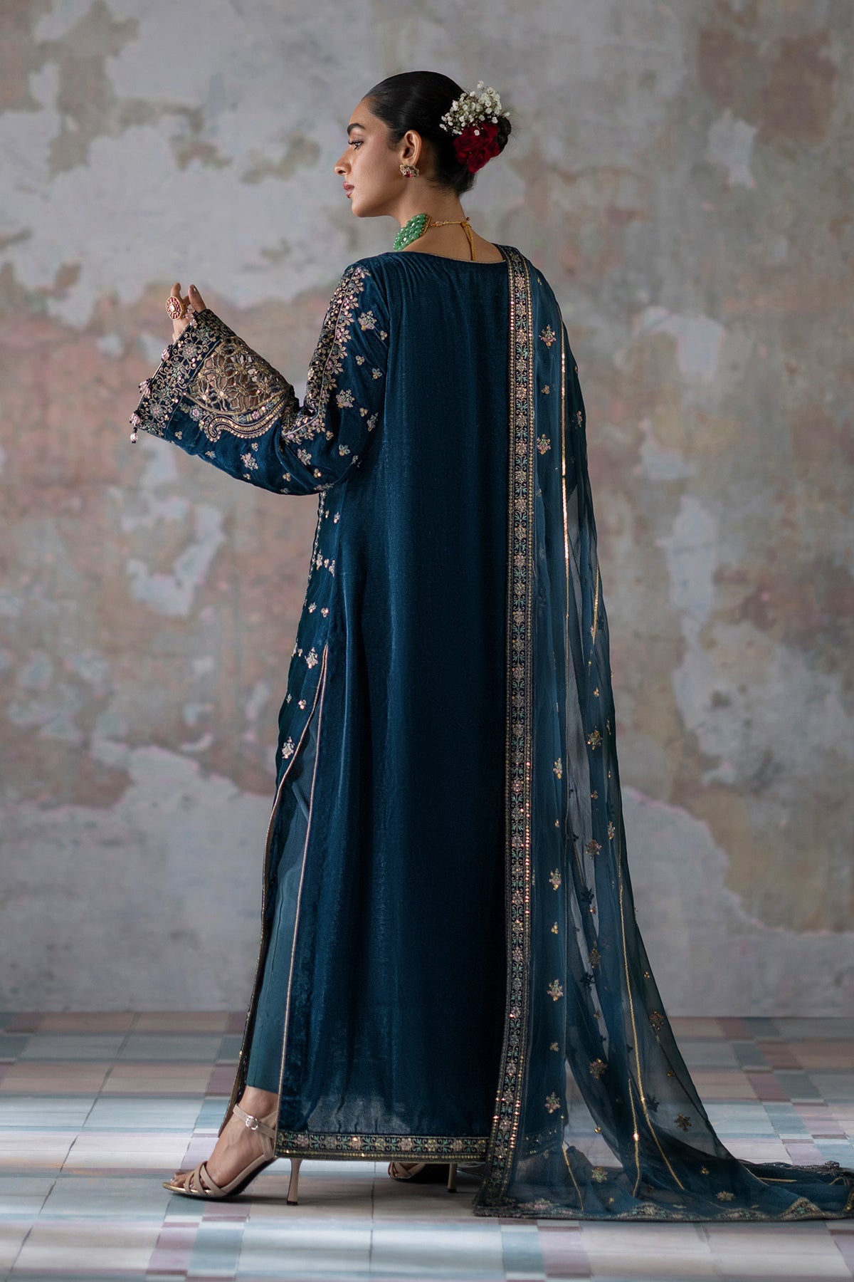 EMAAN ADEEL SAANJH LUXURY VELVET FORMAL '24 (01)