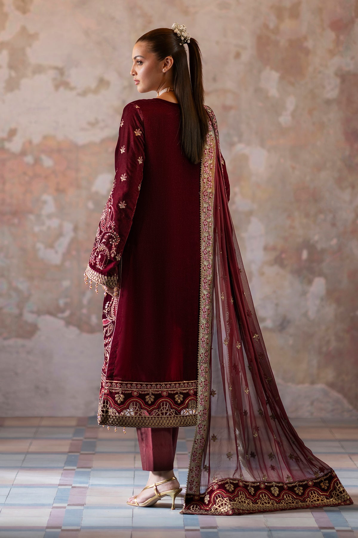 EMAAN ADEEL SAANJH LUXURY VELVET FORMAL '24 (08)