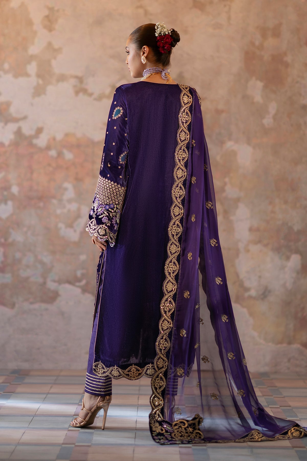 EMAAN ADEEL SAANJH LUXURY VELVET FORMAL '24 (04)