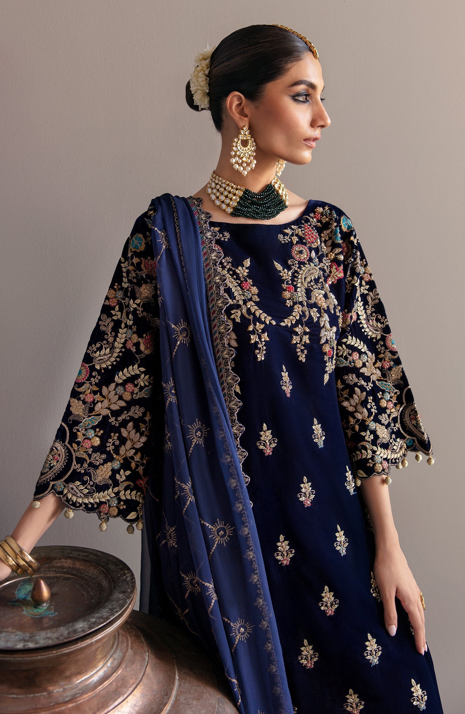 EMAAN ADEEL SAANJH LUXURY VELVET FORMAL '24 (09)