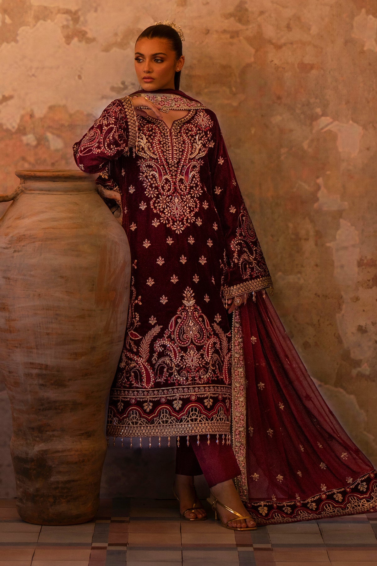 EMAAN ADEEL SAANJH LUXURY VELVET FORMAL '24 (08)