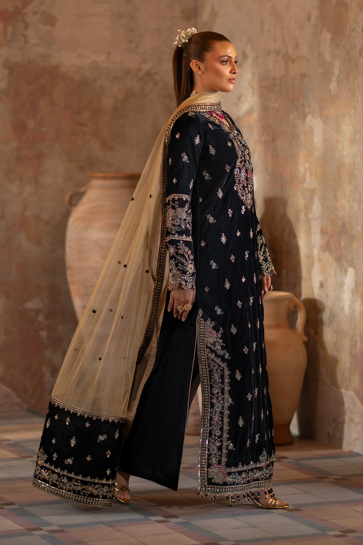 EMAAN ADEEL SAANJH LUXURY VELVET FORMAL '24 (05)