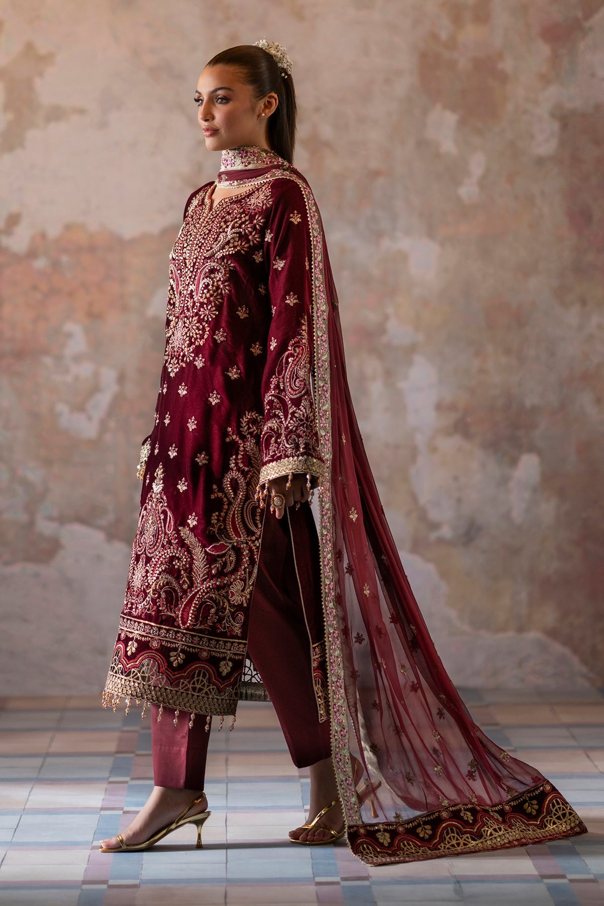 EMAAN ADEEL SAANJH LUXURY VELVET FORMAL '24 (08)