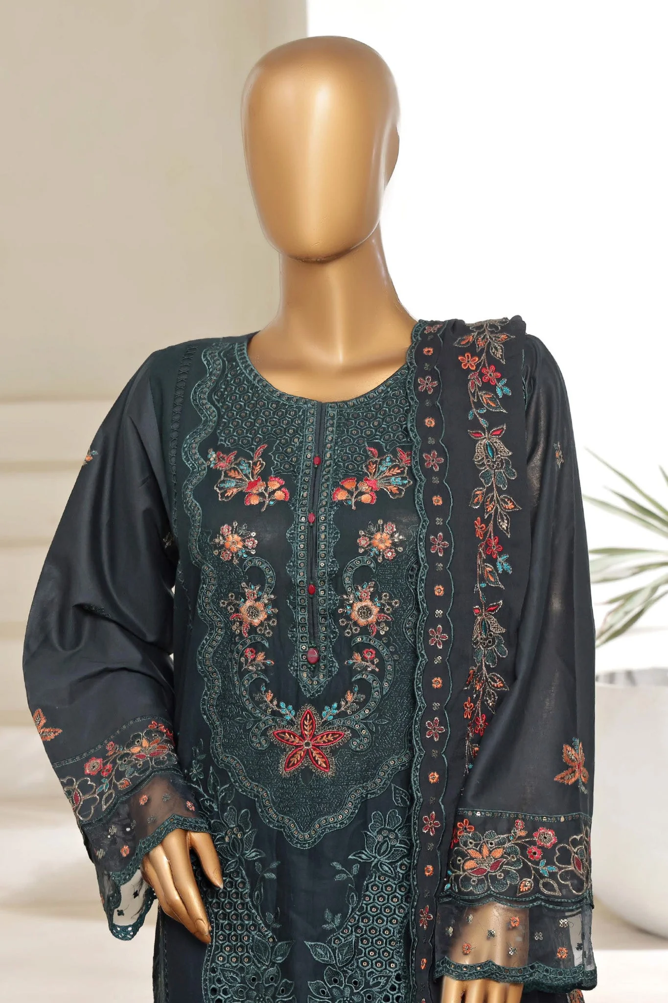 Sadabahar Luxury Heavy Embroidered Stitched 3PC