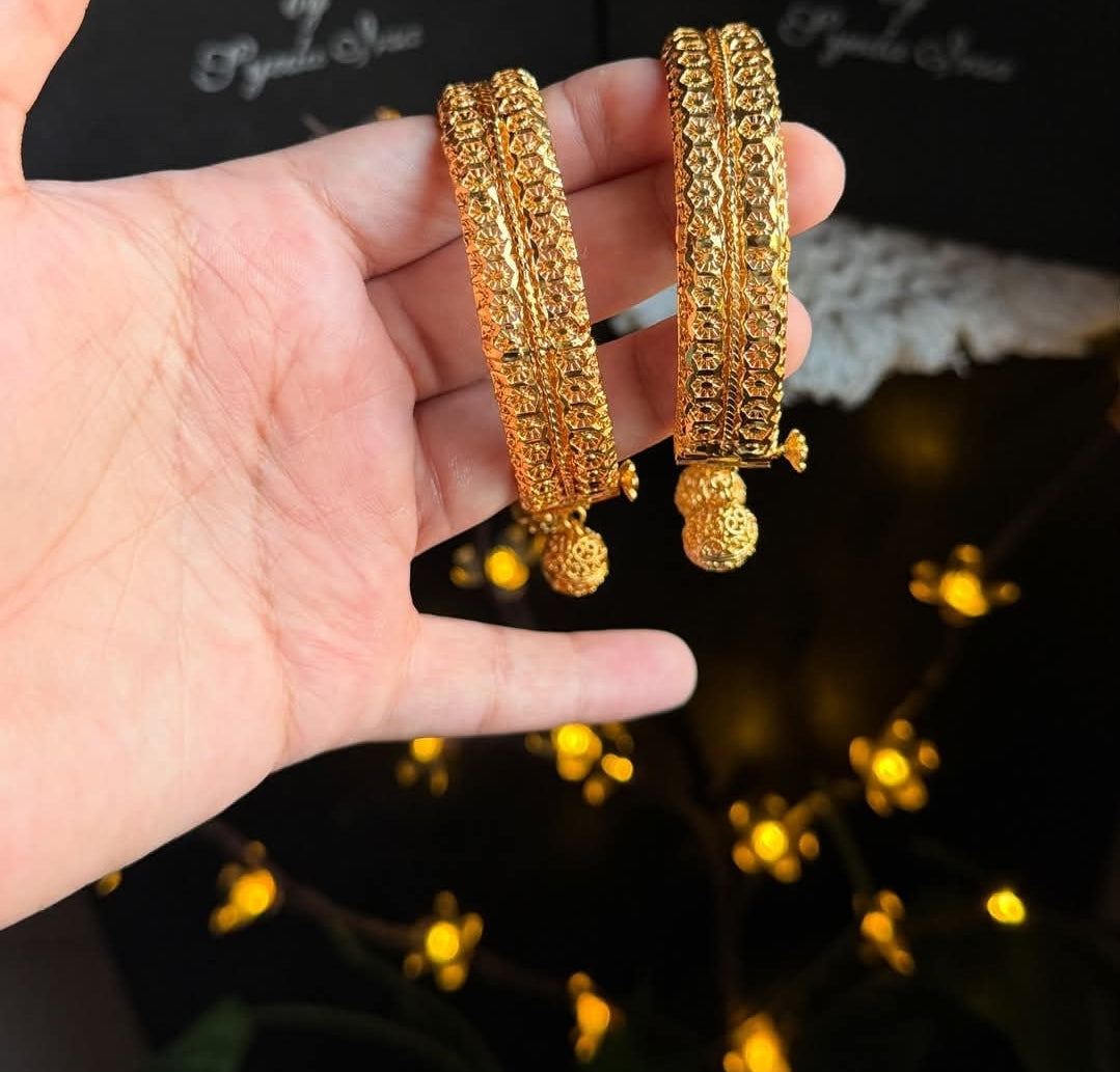 Original Gold plated guarantee single  Bracelet .