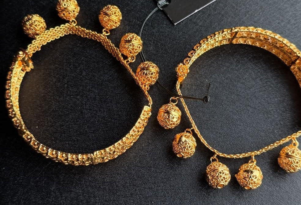 Original Gold plated guarantee single  Bracelet .
